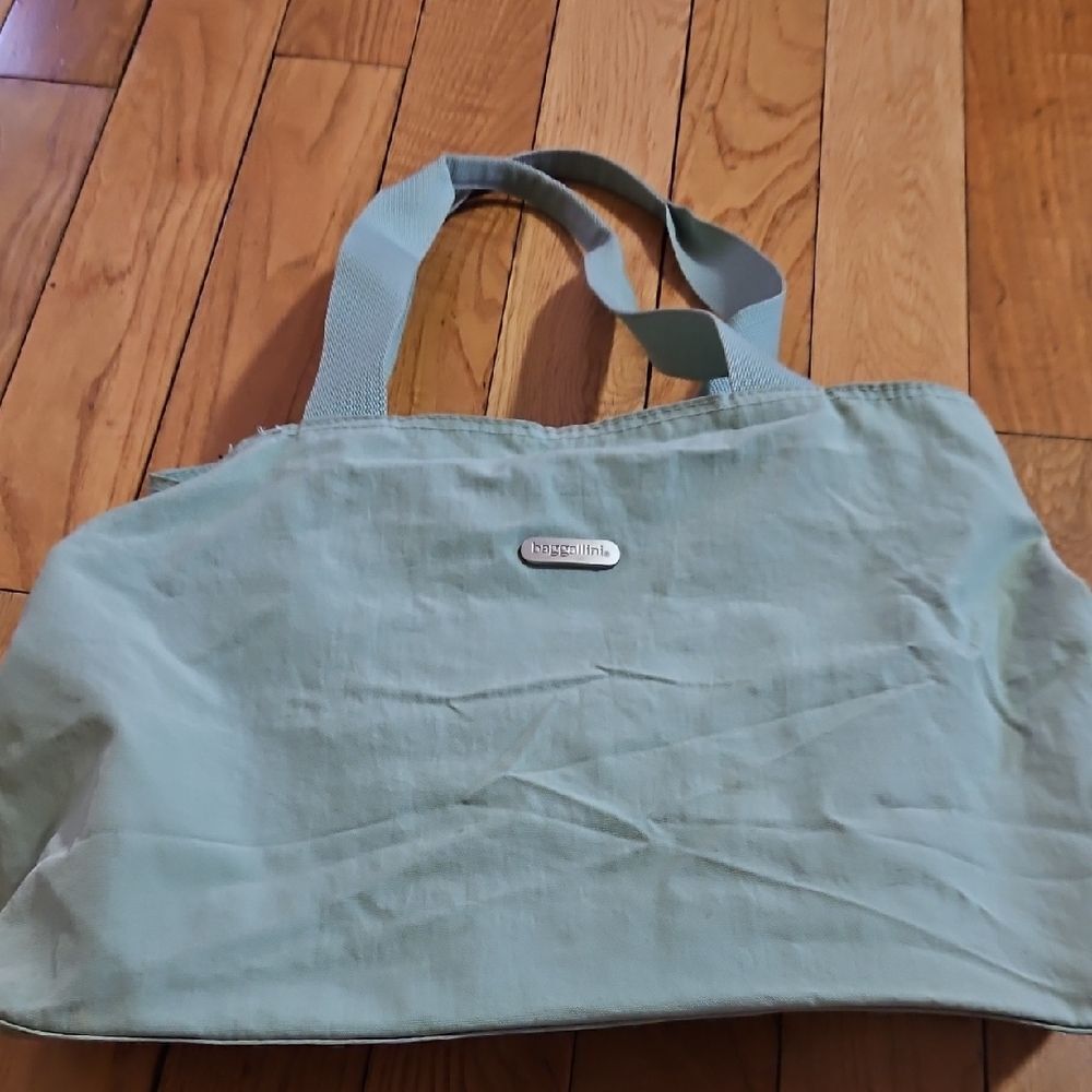 Baggallini Women's Tote in Light Gray